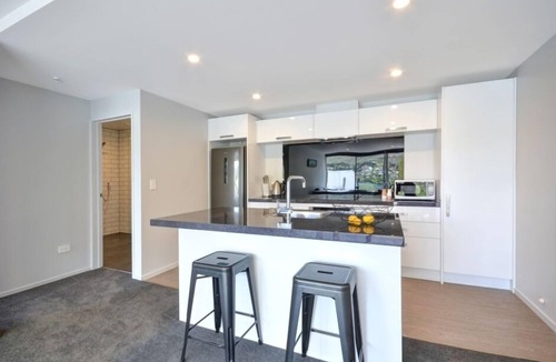 Frankton Apartment | Stunning view at Battery Hill 2A