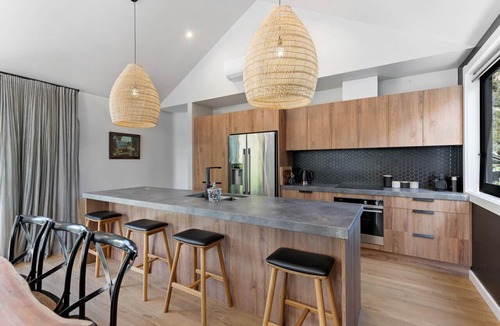 Arrowtown House | Stylish Arrowtown Home-fabulous location + comfort