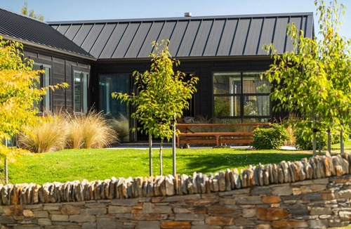 Arrowtown House | Stylish Arrowtown Home-fabulous location + comfort