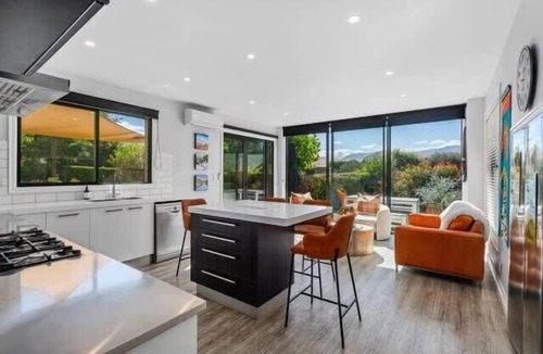 Lower Shotover House | Sun Drenched Family Home - Ready to Ski!