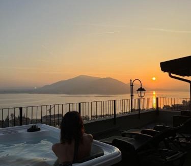 Predore Apartment | Terrazza sulle mura Appartamento Sole