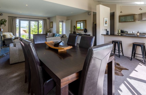 Arrowtown House | The Arrowtown House, Queenstown, near mountains, lakes, scenic trails & wineries