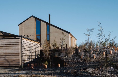 Kawarau Falls House | The Earth House @ Jacks Point
