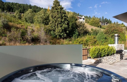 Queenstown City Centre Villa | The Hill Residence, Queenstown Hill