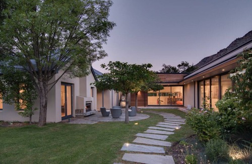 Arthur's Point House | The Point - Villa by the river