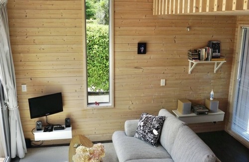 Kelvin Heights House | The Spruce Hus - Studio by the lake.