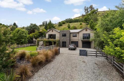 Queenstown House | The Stowaway