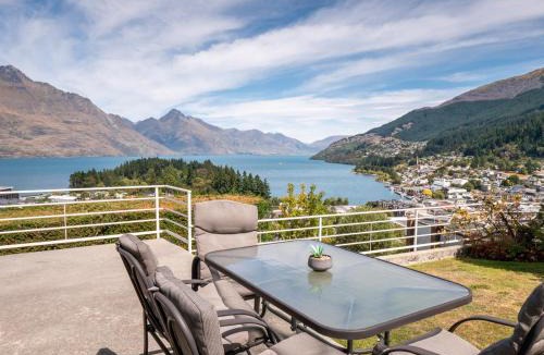Queenstown City Centre House | The view of Queenstown