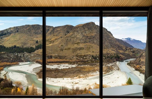 Arthur's Point Apartment | The Wanderlust- Luxurious Queenstown Retreat, views, Hot tub, free parking