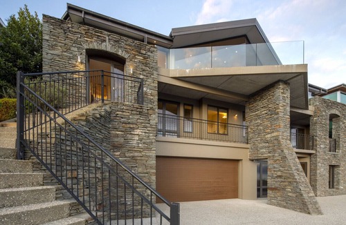 Queenstown House | Ti Tihi - Overlooking Queenstown and Lake Wakatipu