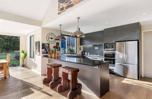 Arrow Junction House | Travelers Retreat Live The Dream