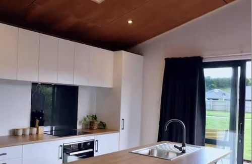 Lower Shotover Apartment | Unique and modern self contained unit with total privacy and amazing views.