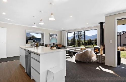 Kawarau Falls House | Urban Elegance