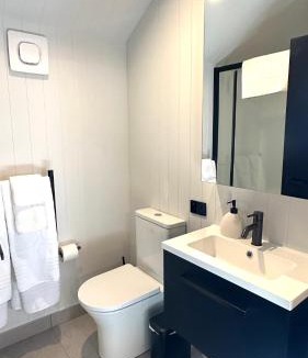 Frankton Villa | Vibrant Frankton Villa