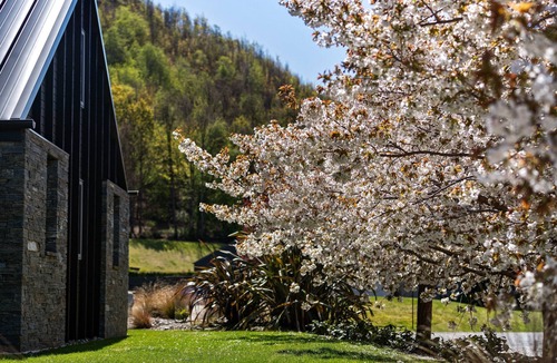 Arrowtown House | Villa Francesca by MajorDomo - Luxurious 5-Bedroom Villa walking distance from Arrowtown