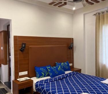 Kumily Cabin | White Portico