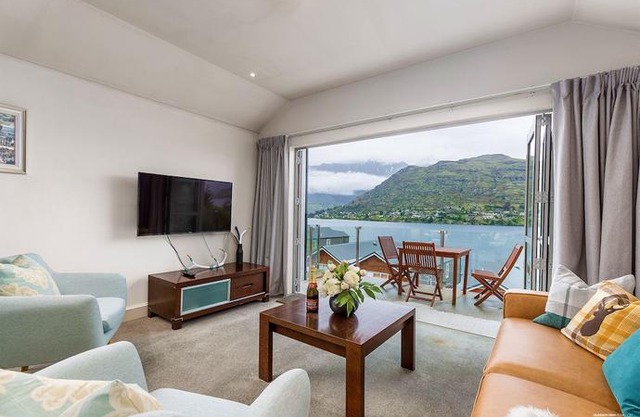 Alpine Village - 2 Bedroom Executive Apartment