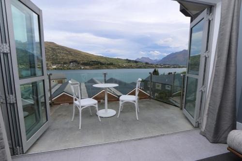 Alpine Village Lakeside Apartment