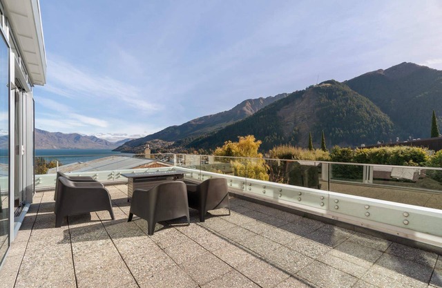 Edgar Rise, 500m from Queenstown CBD