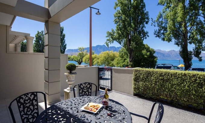 Queenstown House | 200 m² House ∙ 3 bedrooms ∙ 6 guests