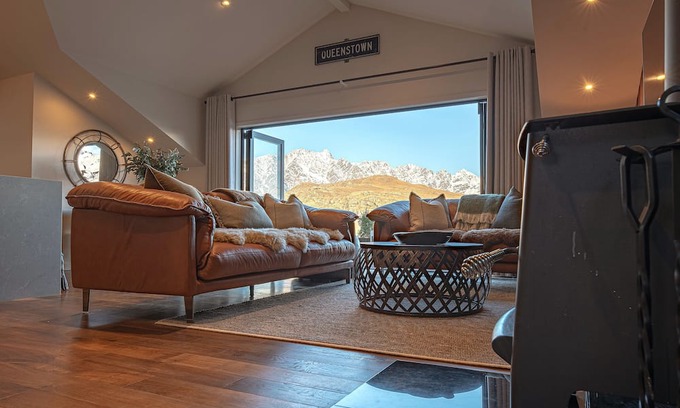 Queenstown House | Alpine Retreat - Panoramic Views & Hot Tub