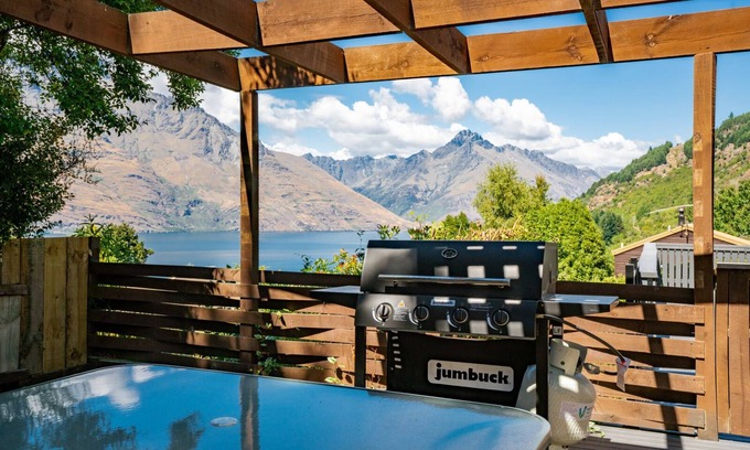 Fernhill House | Arawata Lodge - Queenstown Holiday Home