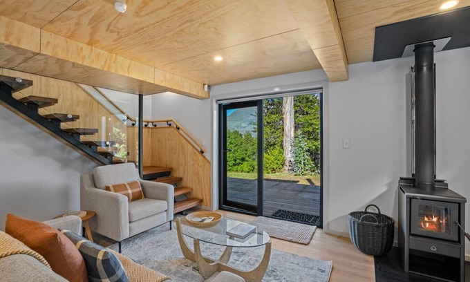 Sunshine Bay Cabin | Arawata Luxury Chalet