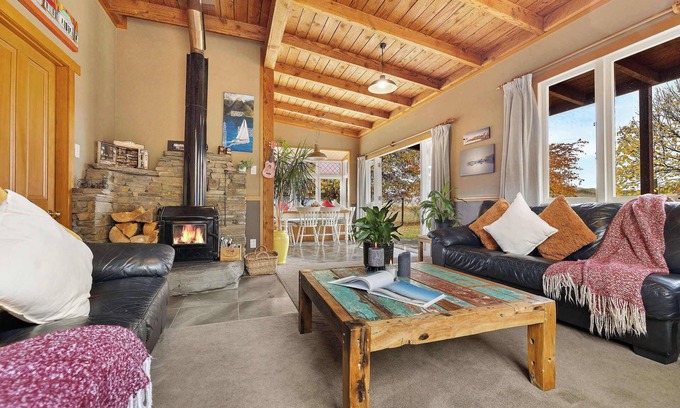 Arrowtown House | Arrowtown Ski Cottage | Opposite Millbrook | Spa Hire | Fireplace | Parking