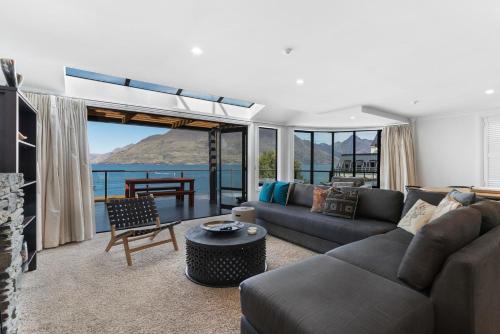 Queenstown Apartment | Beacon Lakeside Luxury 908 - 2 Bedroom