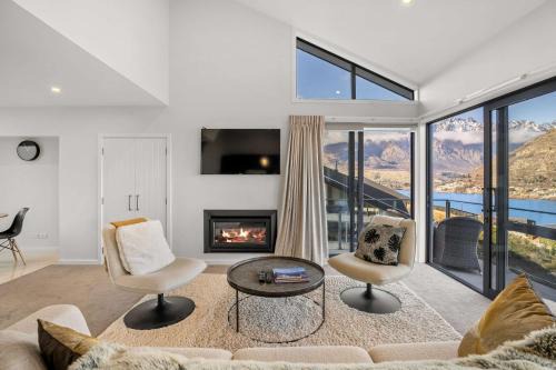 Frankton House | Bluewater Views