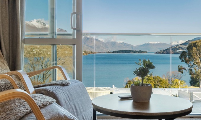 Frankton Apartment | Couples Retreat With Million Dollar Lake Wakatipu Views