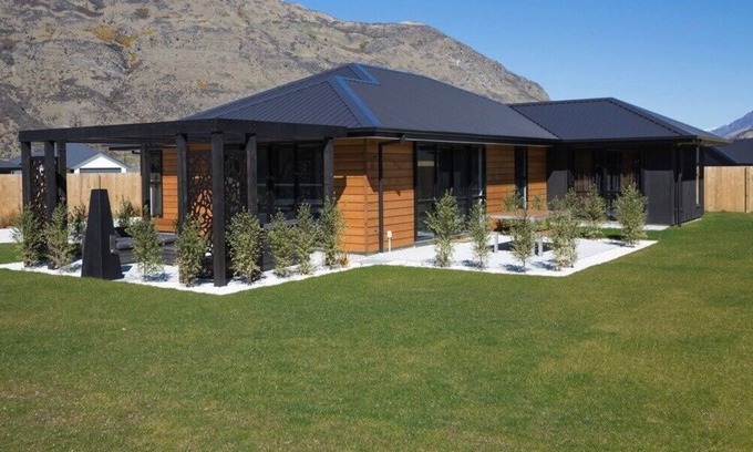 Lower Shotover Cottage | DOLCE VITA - QUEENSTOWN HOLIDAY HOME, family friendly in Arrowtown