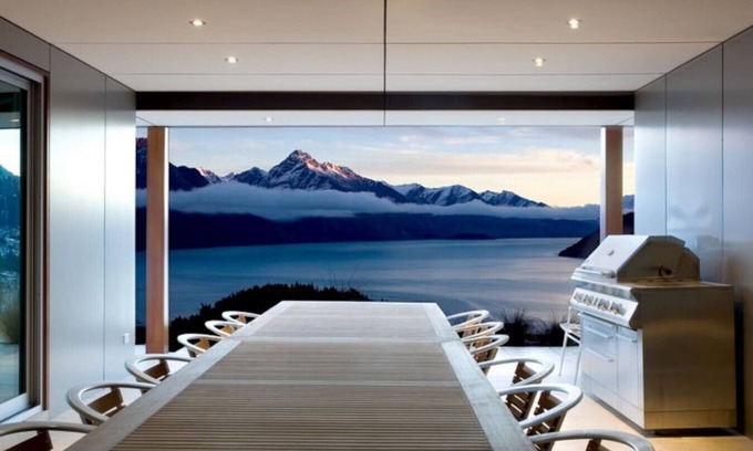 Queenstown House | Ekara House, high on Queenstown Hill, 5 Bedrooms with ensuites.