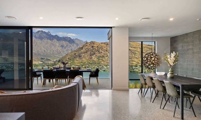 Frankton House | Elevated Elegance | Spectacular lake and mountain views