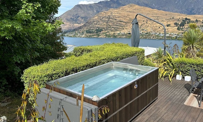Queenstown House | Luxury Lake View Retreat with Hot Tub