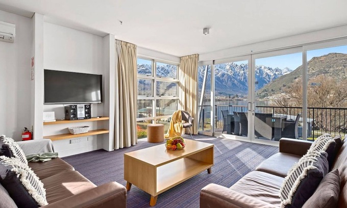 Frankton Apartment | Marina Apartment 406 | Waterfront views