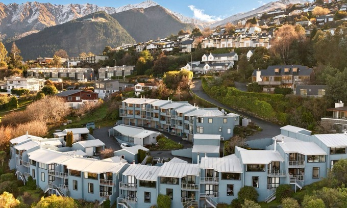 Queenstown Apartment | Queenstown Escape | Heated Pool & Stunning Lake Views | 3 Bedrooms