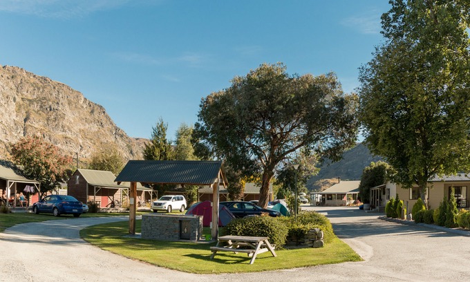 Arthur's Point Hotel | Queenstown Top 10 Holiday Park
