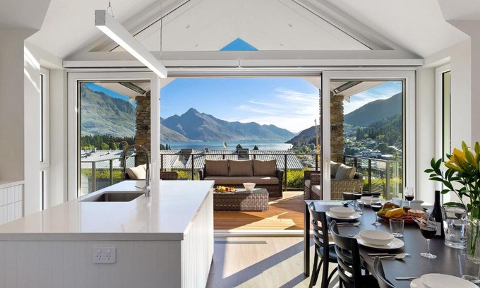 Queenstown City Centre House | Stonehill Villa - 3 Bed