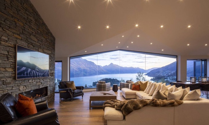 Queenstown House | Ti Tihi - Overlooking Queenstown and Lake Wakatipu