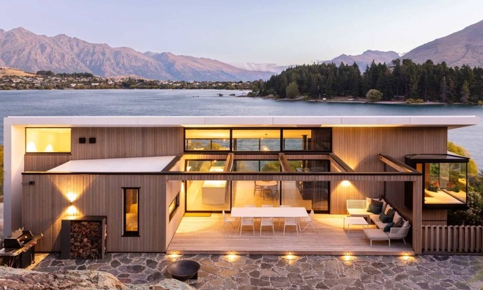 Queenstown House | Ultra Modern Lakefront Villa by MajorDomo - Flat walk to town centre