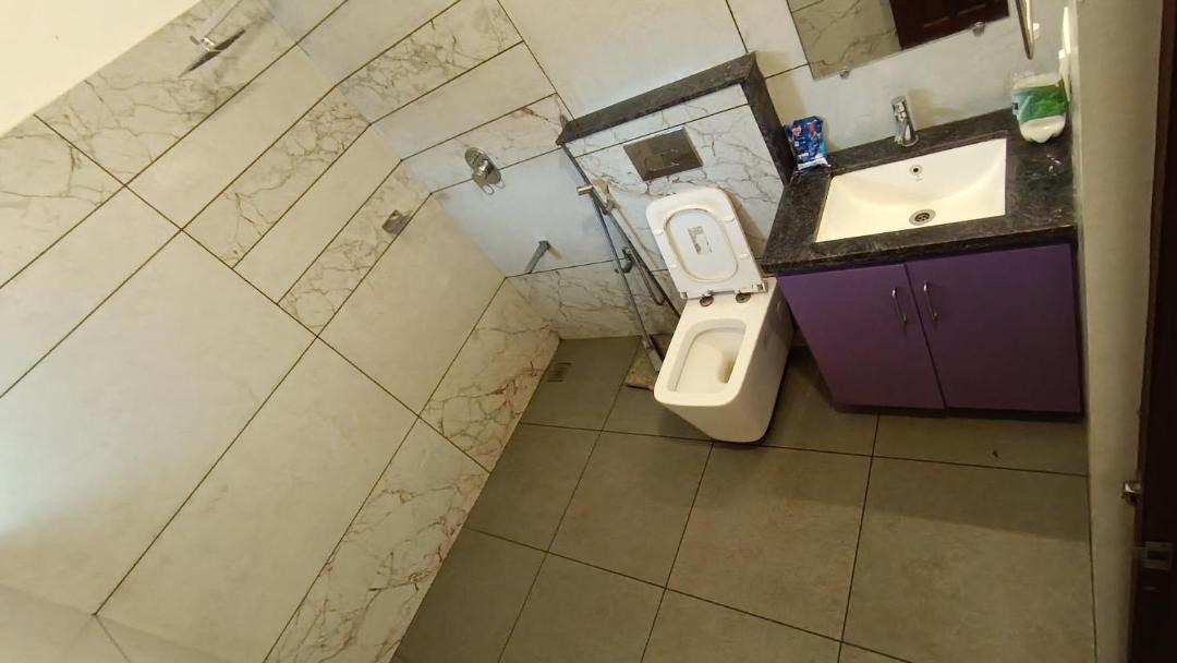Photo of Bathroom in Maraiyur