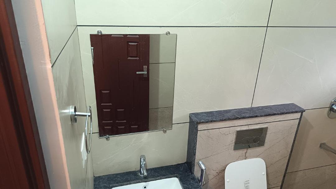 Photo of Bathroom in Maraiyur