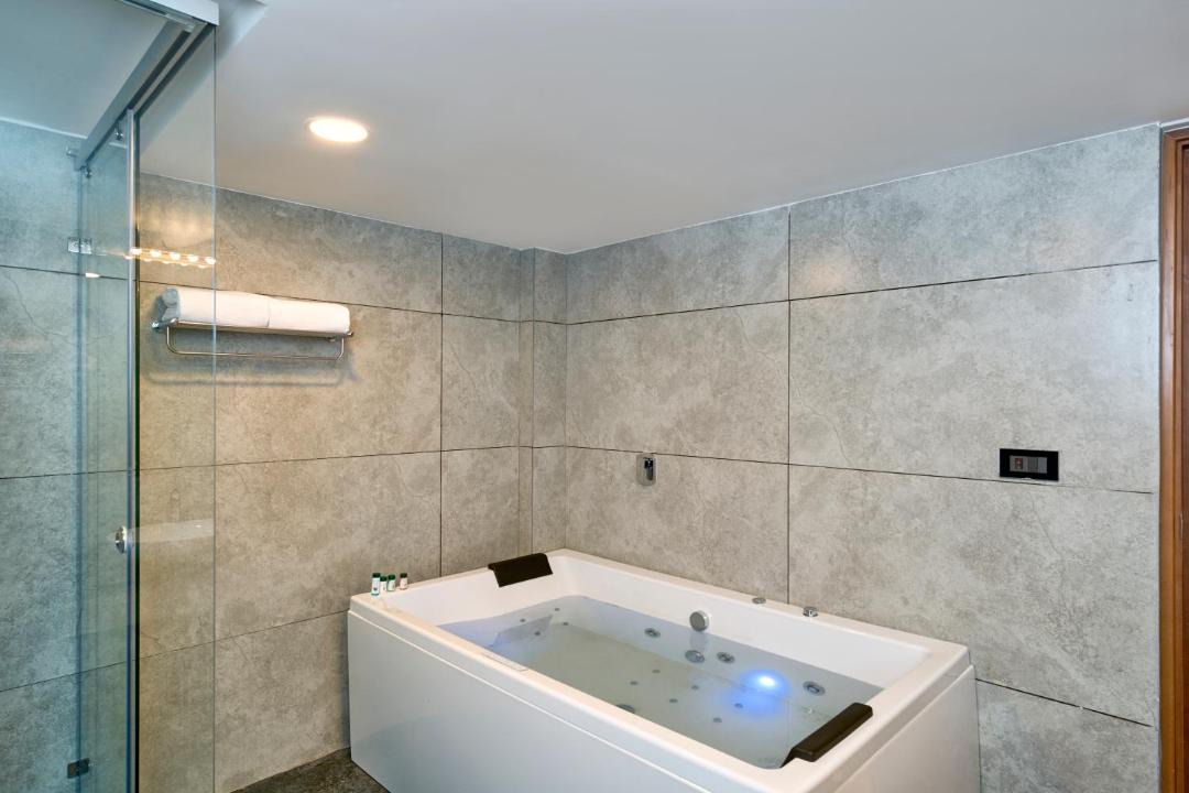 Photo of Bathroom in Vazhayil