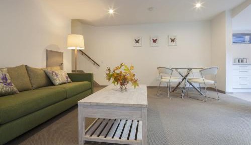 Two-Bedroom Apartment - Split Level