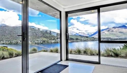 Apartment with Lake View